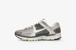 Nike Womens Zoom Vomero 5 Footwear