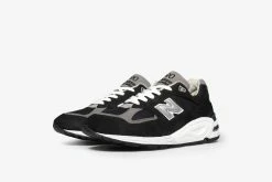 New Balance M990BL2